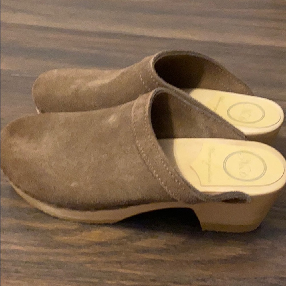 No. 6 Old School Clog. Mid Heel. Size 39
